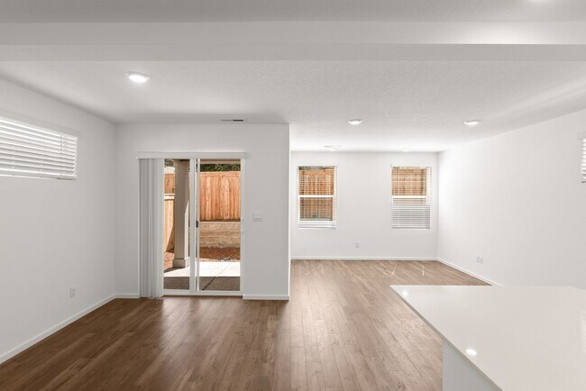 Building Photo - Brand new 3 Bedroom 2 Bath Beautiful Singl...