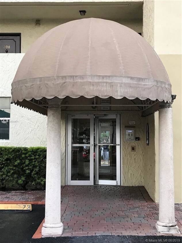Foto principal - 300 NW 42nd Ave