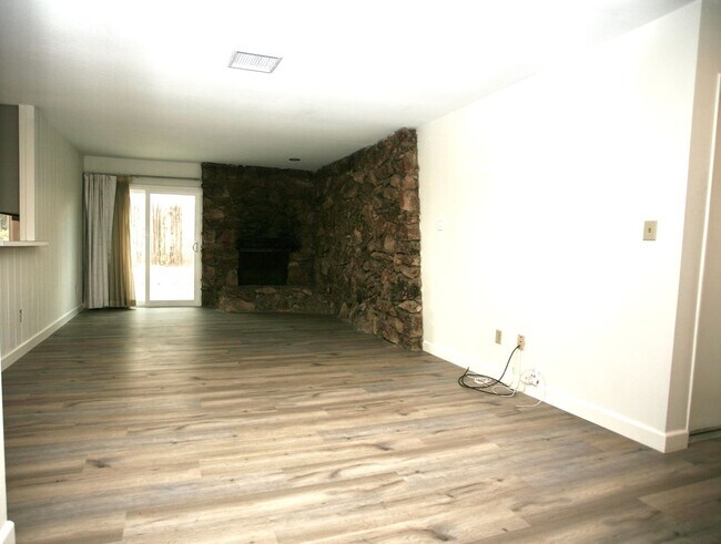 Foto del edificio - 3br, 2ba in a Great Family Neighborhood Available Now!