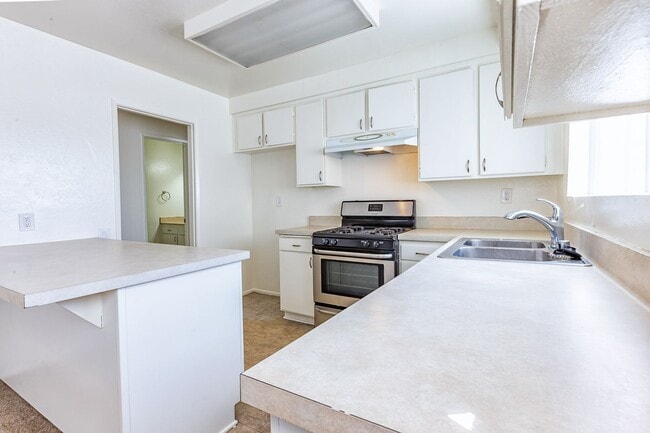Building Photo - 7280 Corsican Dr