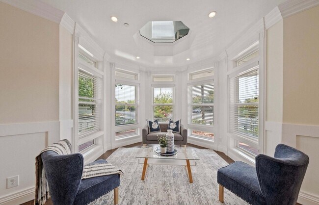 Foto del edificio - Spectacular 4BR/4BA! UNFURNISHED High End ...