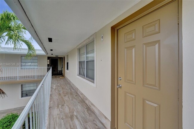 Building Photo - 111 SE 4th Ave