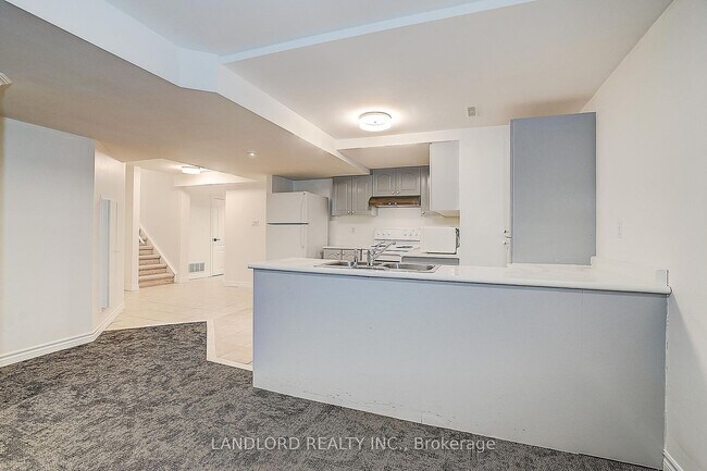 Photo du bâtiment - 8 Wood Dale Rd