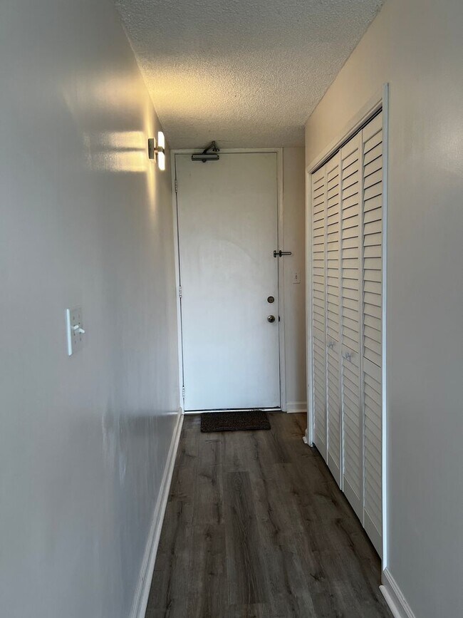 Foto del edificio - Top Floor, Corner Unit Studio with Mountain Views.
