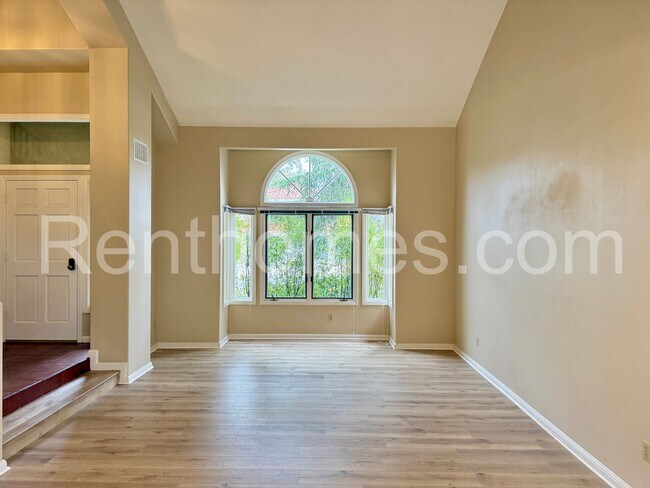Foto del edificio - 12613 Crest Knolls Ct