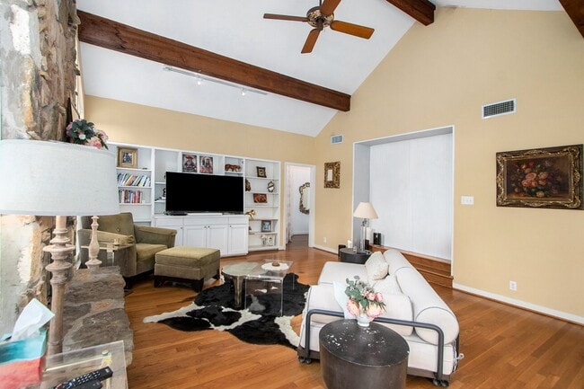 Building Photo - 2522 Wordsworth St