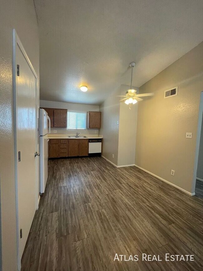 Foto del edificio - 465 W Ivyglen St