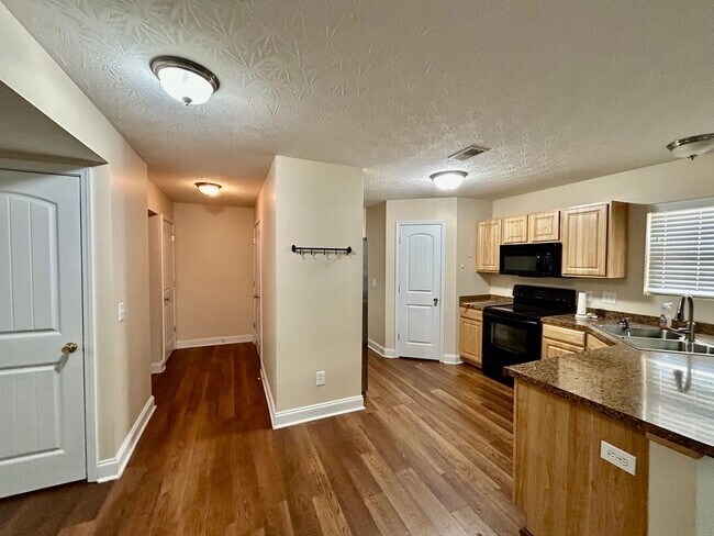 Foto del edificio - Large 4 Bed, 2.5 bath in Lexington!