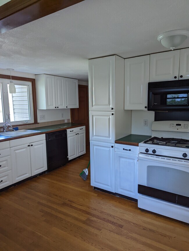 Comer en la cocina - 9 Turnbull Ave