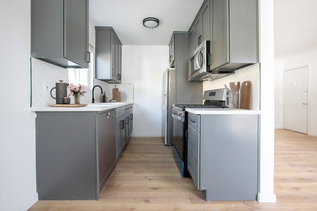 Building Photo - 6556 Lamirada Ave