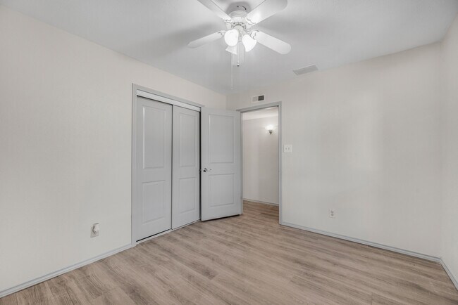 Foto del edificio - 4817 Trailwood Dr