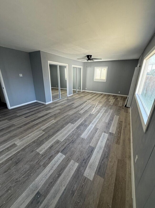 Building Photo - $0 First Month's Rent / $0 Deposit at Move-in