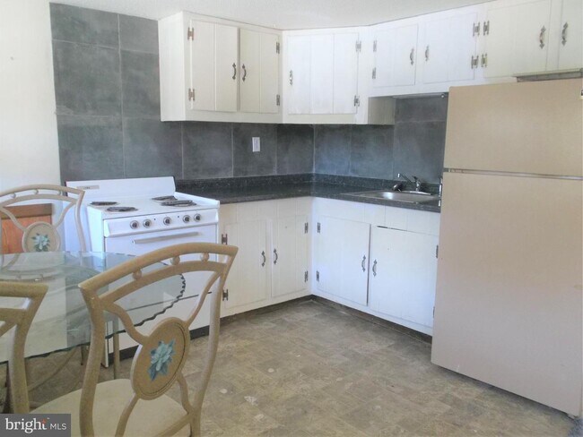 Foto del edificio - 114 NJ-72