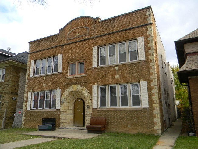 Foto del edificio - 3069-3073 N Sherman Blvd