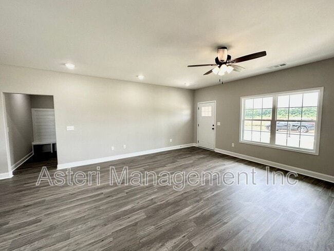 Building Photo - 235 Beau Claire Cir