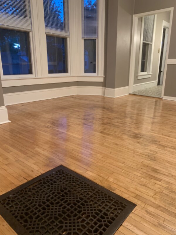 Foto del edificio - 906 W Harris St