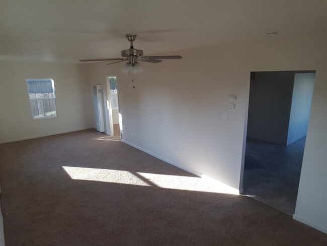 Building Photo - 2931 Sierra St