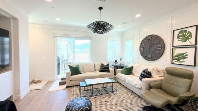 Foto del edificio - Luxury Builder Model Home - Resort Style Amenities In A Gated Community
