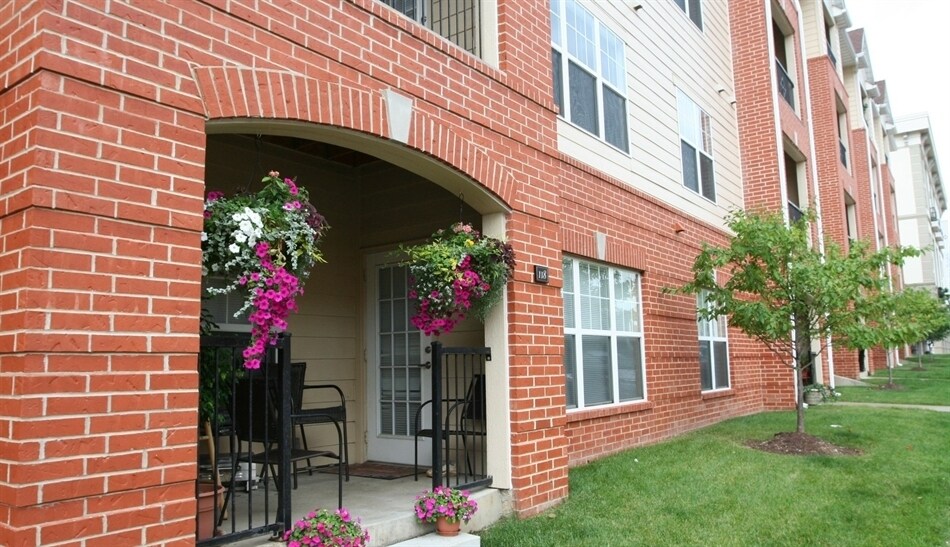 Kirkwood Station Plaza Apartments Apartments in Kirkwood, MO