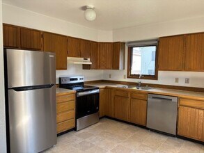 Building Photo - 1180 Golden Dawn Cir
