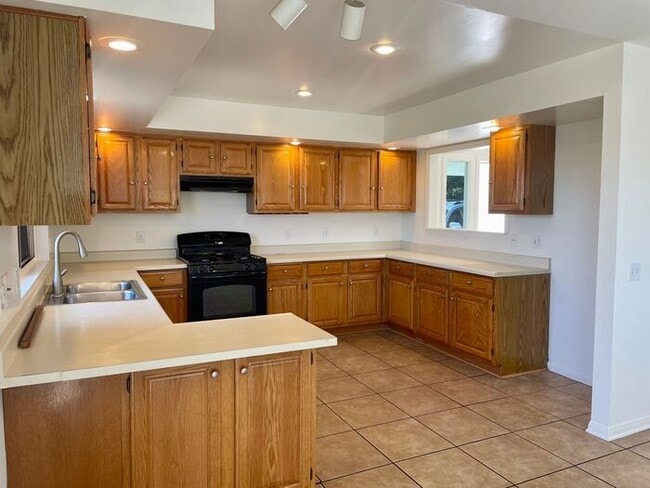 Building Photo - 3 Bedroom Home Country Living in Santa Barbara - Pets Considered - Available Now