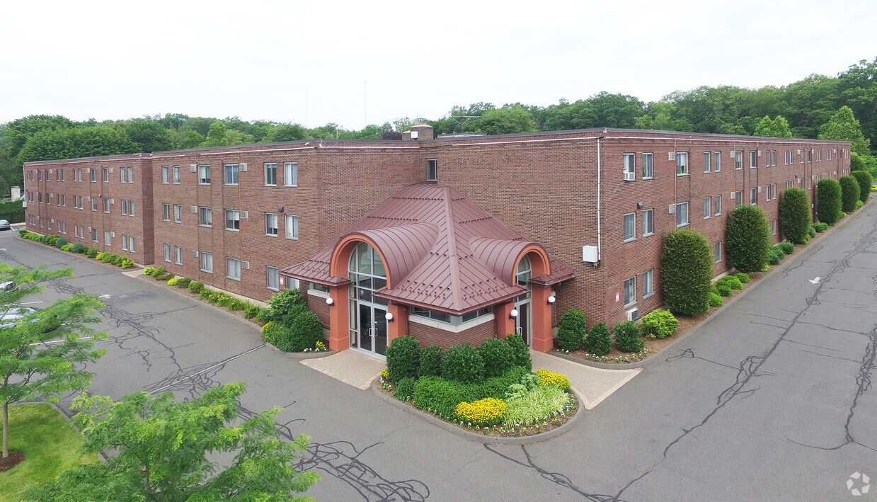 Farmington Line Apartments New Britain, CT