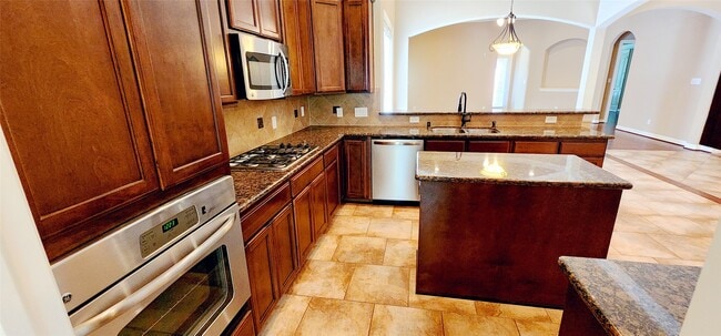 Building Photo - 16303 Lakewood Field Dr