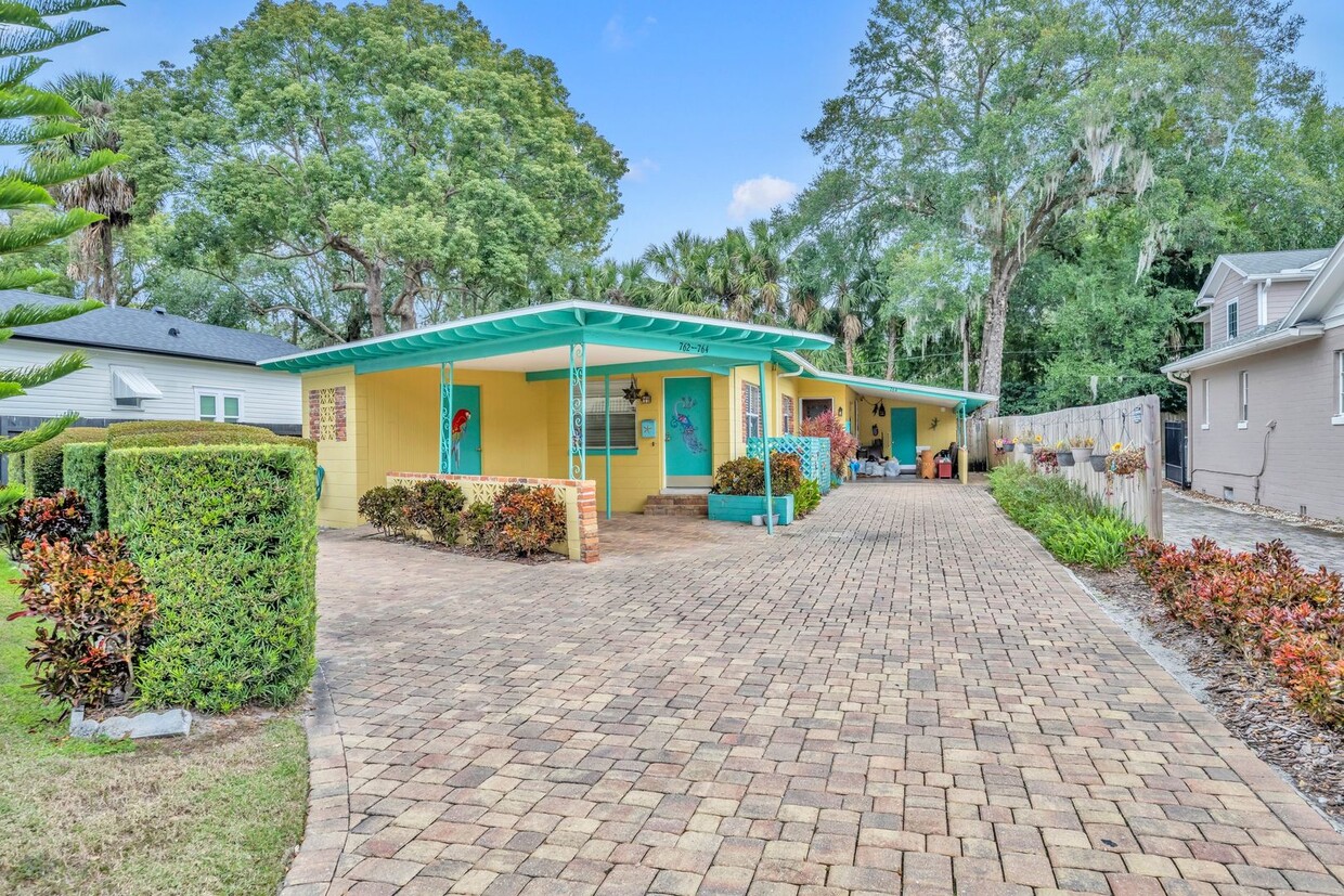 Primary Photo - Cute bungalow