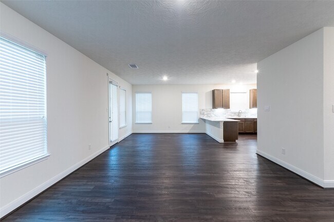 Building Photo - 27646 Mesabe Dr