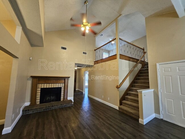 Building Photo - 1405 Paintbrush St