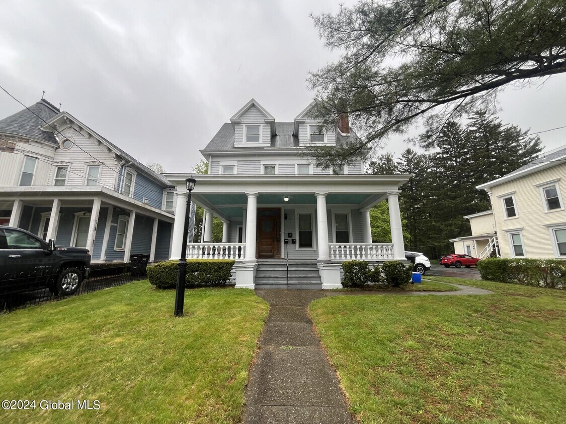 Primary Photo - 191 Pawling Ave