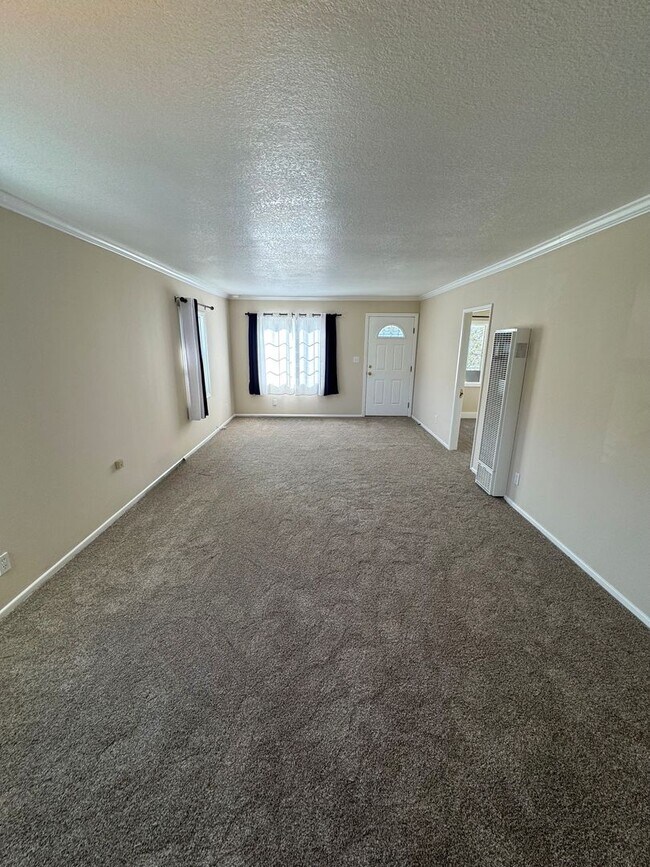 Foto del edificio - Charming 3 Bedroom, 1 Bath West Ventura Bungalow