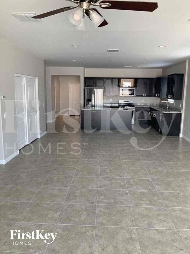Foto del edificio - 29490 W Mitchell Ave