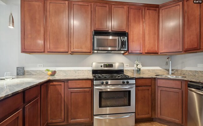 Photo - 2015 North Leavitt Street Apt 2