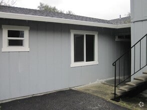 Building Photo - 6 Willis Rd
