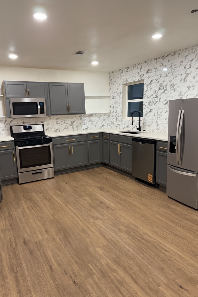 Photo - 12939 Segrest Dr House