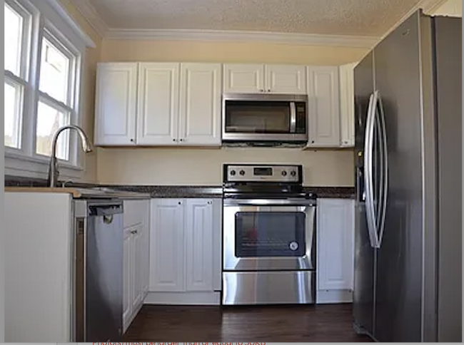 Kitchen in the back of the house - 1509 Layman St