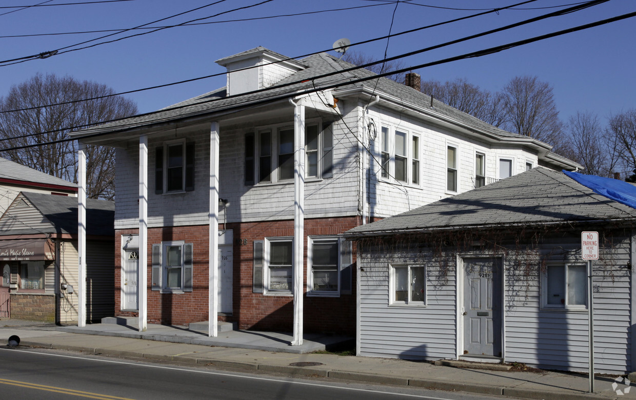 Building Photo - 926 Main St