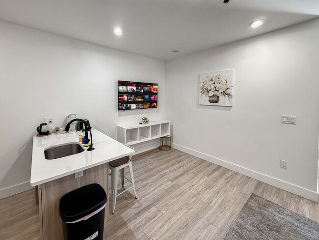 Foto del edificio - 2400 E Huntingdon St