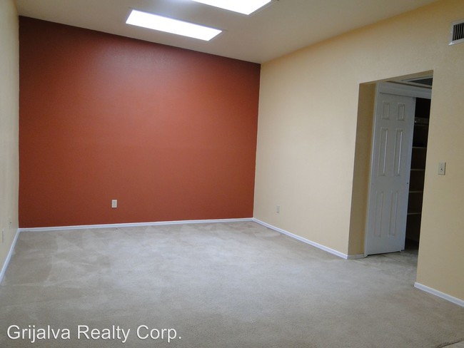 Building Photo - 1255 N 14th Ave