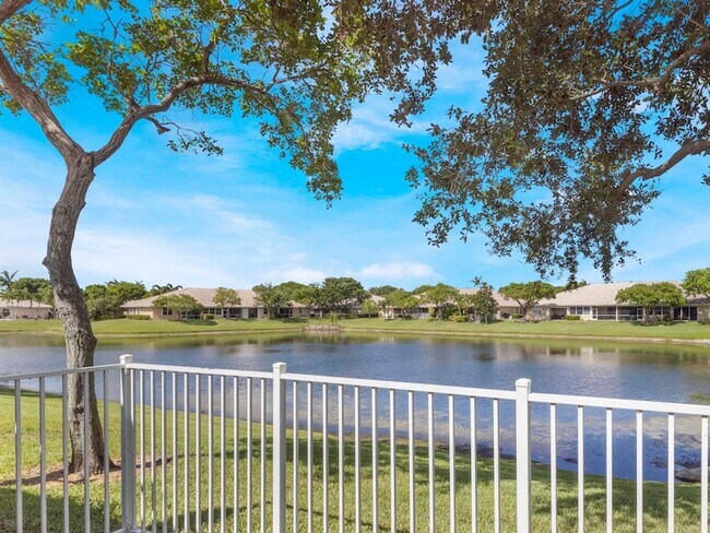 Foto del edificio - 219 Coral Trace Ln