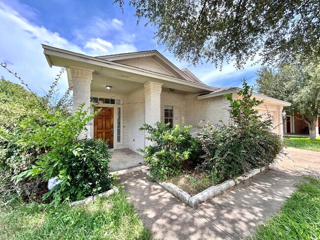 Building Photo - Lovely & Spacious 3/BR 2.5/BA Home in Roun...