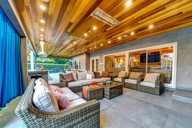 Building Photo - 5817 Ranchito Ave