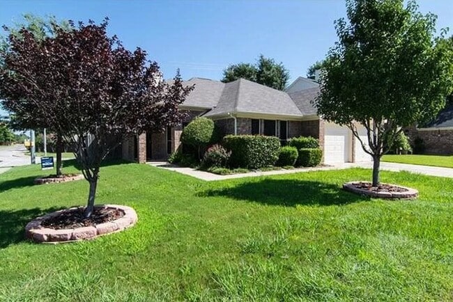 Building Photo - 2502 Chesapeake Ct