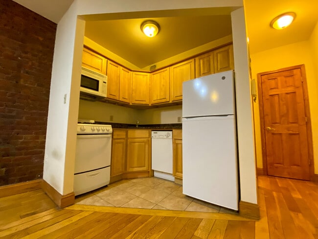 Building Photo - 59 W 74th St