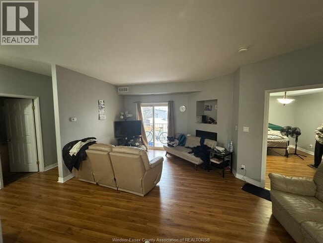 Building Photo - 4500 Ypres Ave