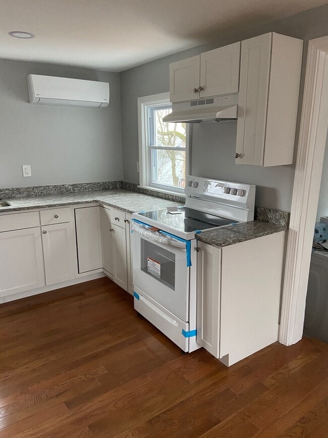 Kitchen - 15 Dryden St