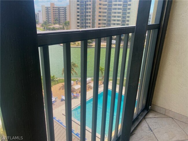 Foto del edificio - 400 Lenell Rd