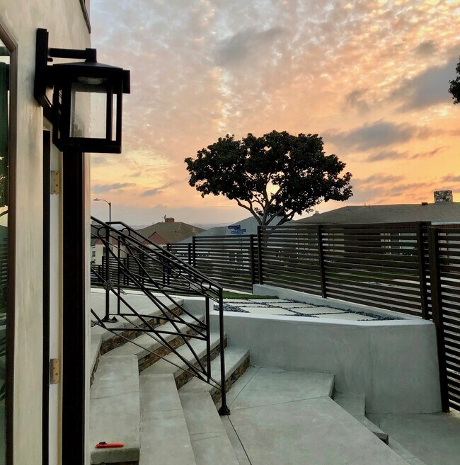 First floor main entrance - 5111 Onacrest Dr