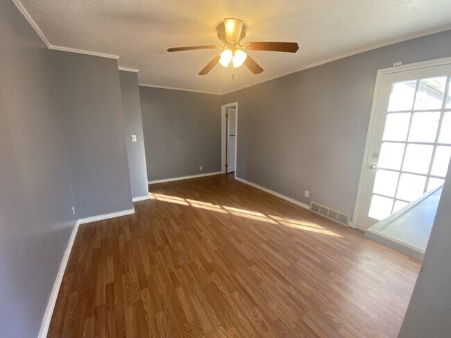 Foto del edificio - 3732 E 28th St